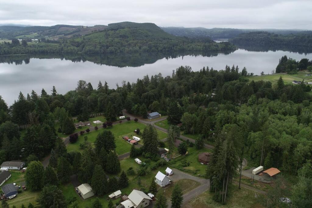 Romantic Cozy Cabin Walk To Lake Hot Tub Bikes Kayaks Grill Onalaska エクステリア 写真